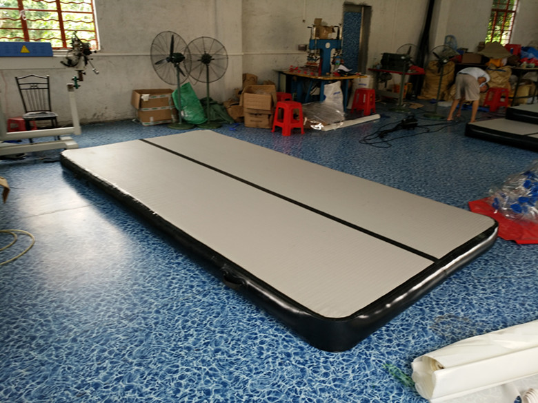 Custom Air-track Inflatable Gy - مراجعة Tumbling Air Track وسعره